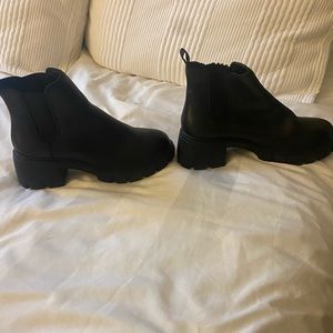 Steve Madden Howler Bootie Black Leather - 8.5 womens